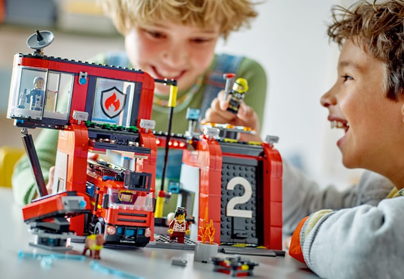 Brandweerkazerne en brandweerauto - 12